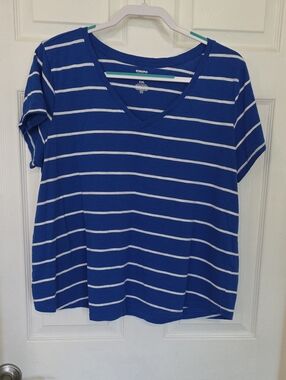 Lot of 2 Sonoma V Neck Tees